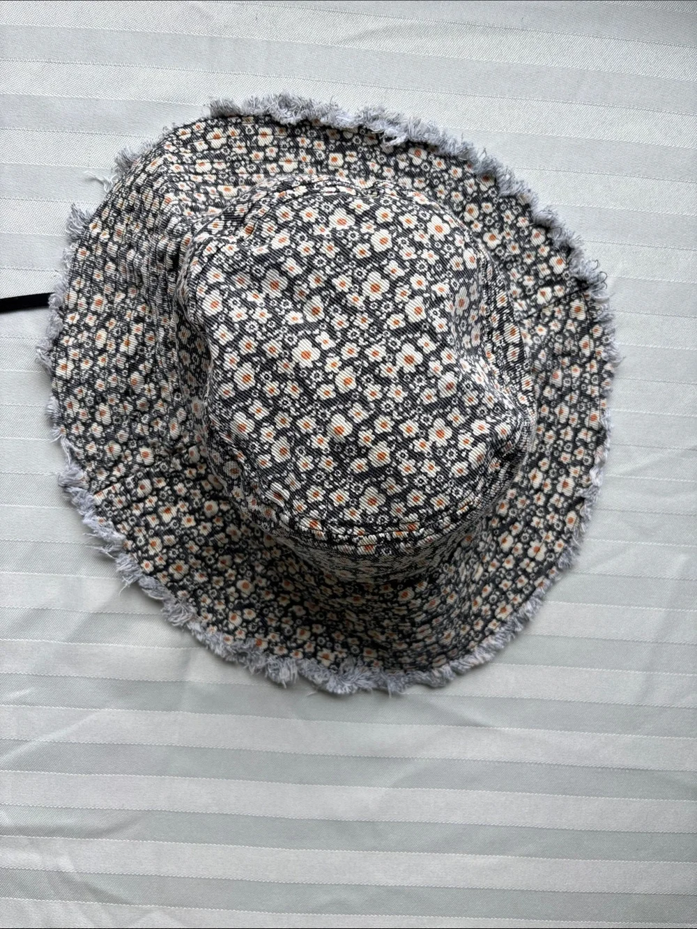 Natural Life Floral Frayed Bucket Hat Black Daisy Print Cottagecore Boho